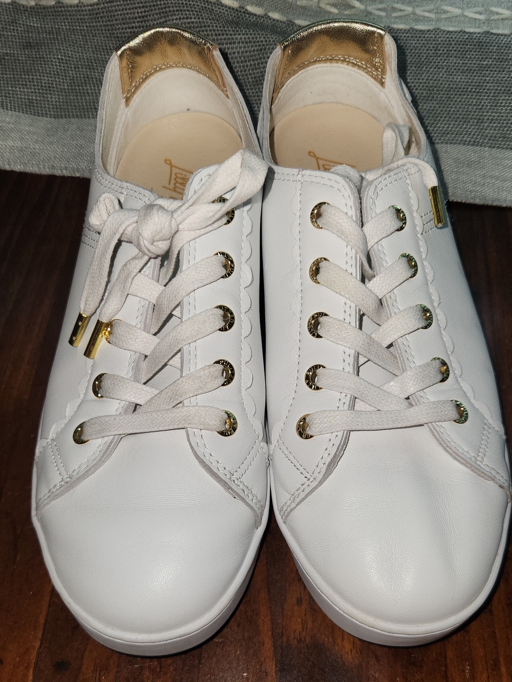 Lilly Pulitzer White Lilly Lace Up SNEAKERS Sz 9